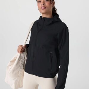 VUORI Women's Renew Trainer Shell! Size small - Black! Brand new!